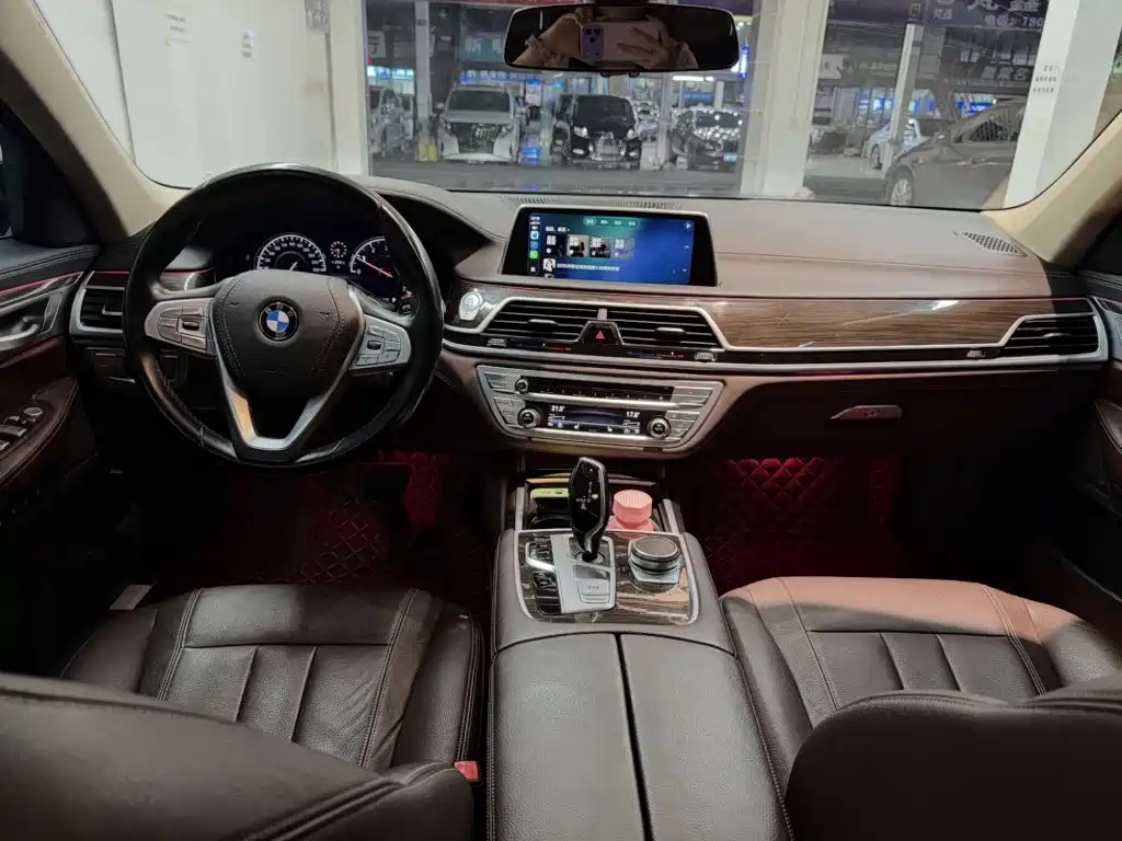 BMW 7 Series — миниатюра 4