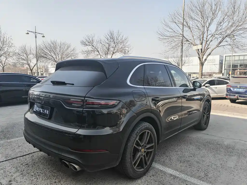 PORSCHE CAYENNE