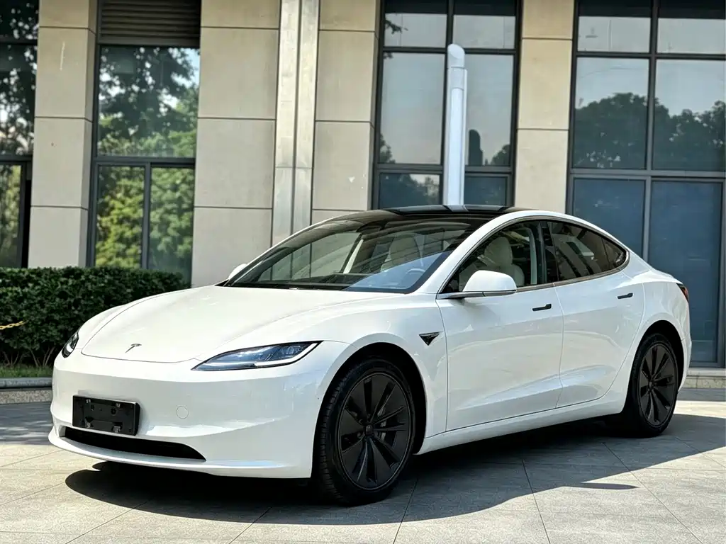 2024 Tesla Model 3 - zdjęcie 1 z 12