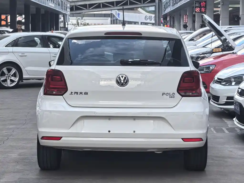VOLKSWAGEN POLO