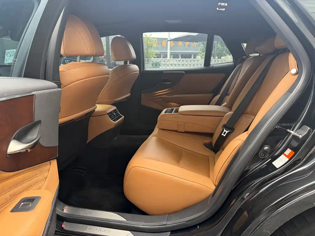 Lexus LS — миниатюра 4