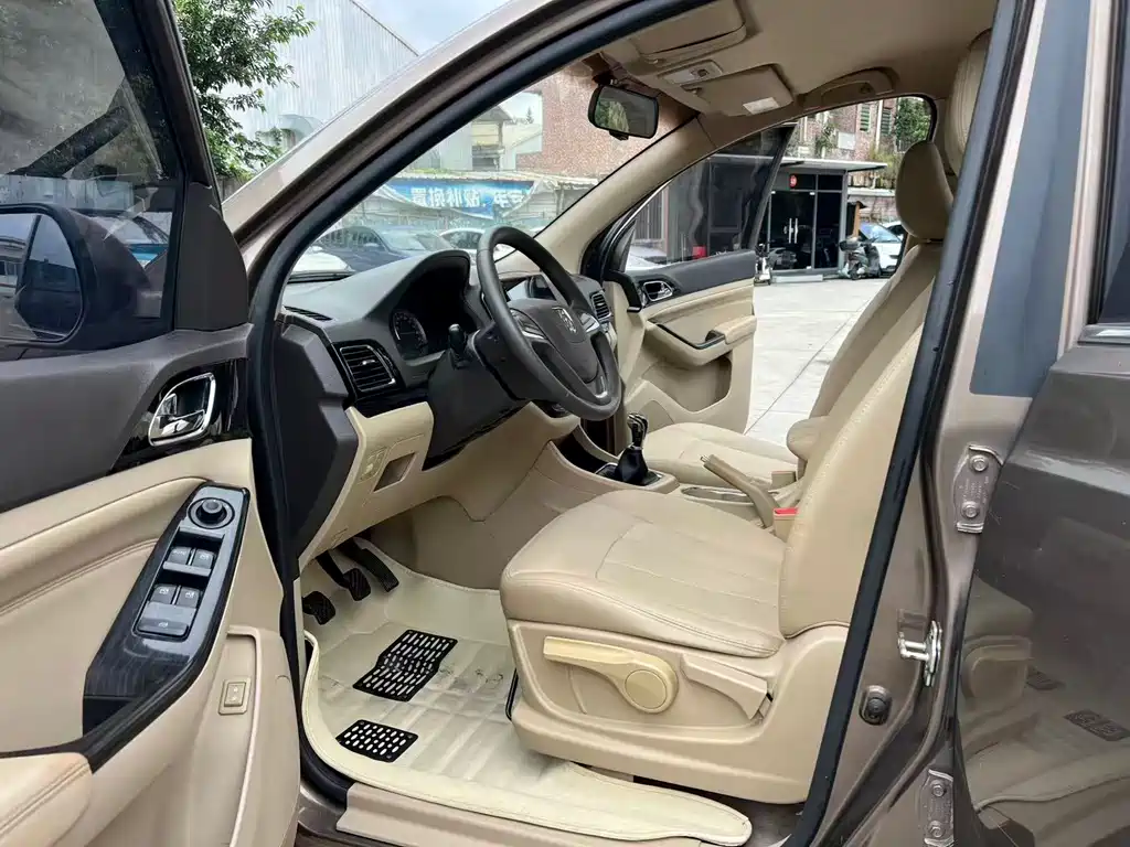 Baojun 730 2014 1.5L MT Comfort 7 мест
