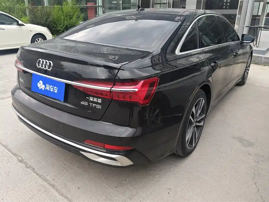 Audi A6L 2023 40 TFSI Luxury