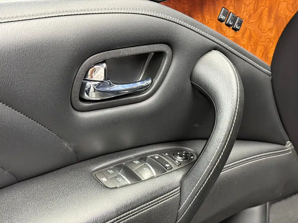 Infiniti QX80 2016 5.6L 4WD