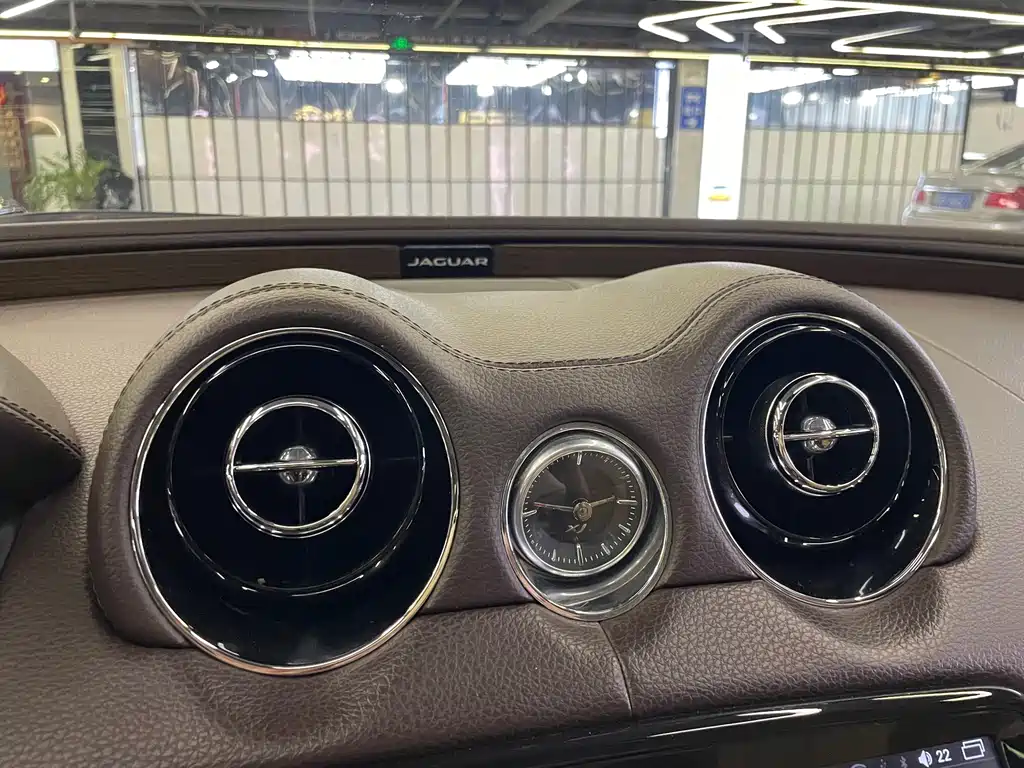 Jaguar XJ — миниатюра 18