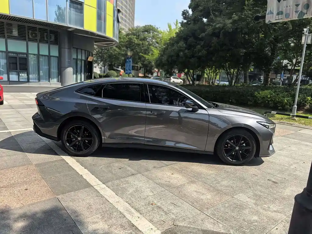 Changan UNI-V 2022 1.5T Luxury