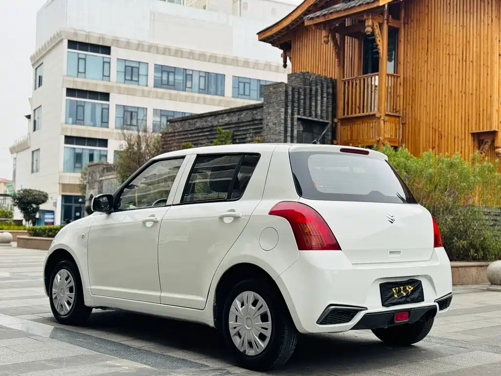 SUZUKI SWIFT