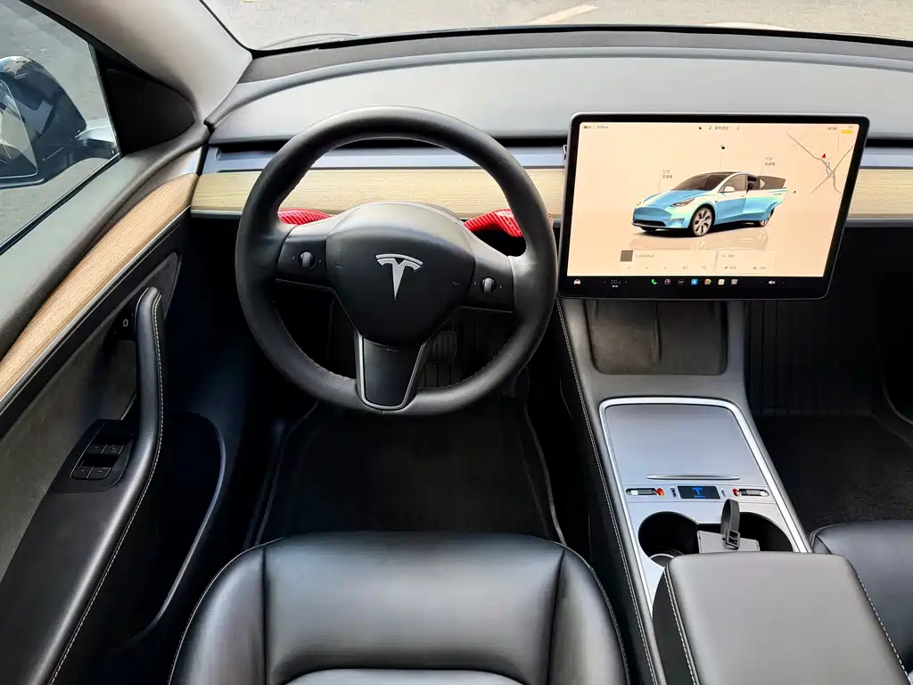 TESLA MODEL Y