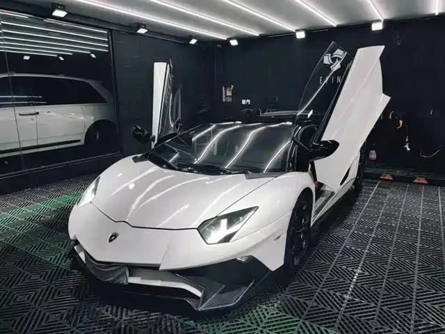 Lamborghini Aventador