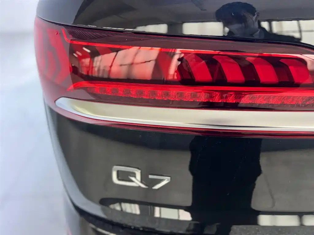 Audi Q7 2023 55 TFSI quattro S Luxury
