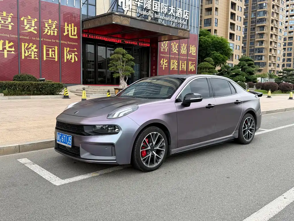 Lynk & Co 03