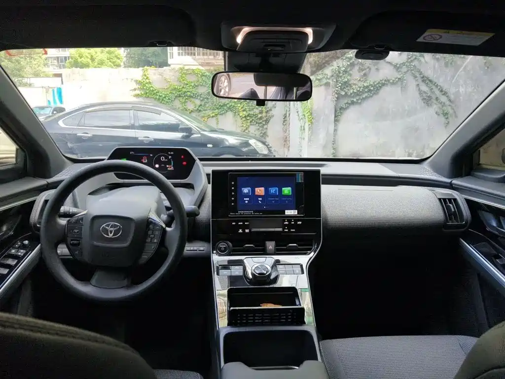 Toyota bZ4X — миниатюра 13