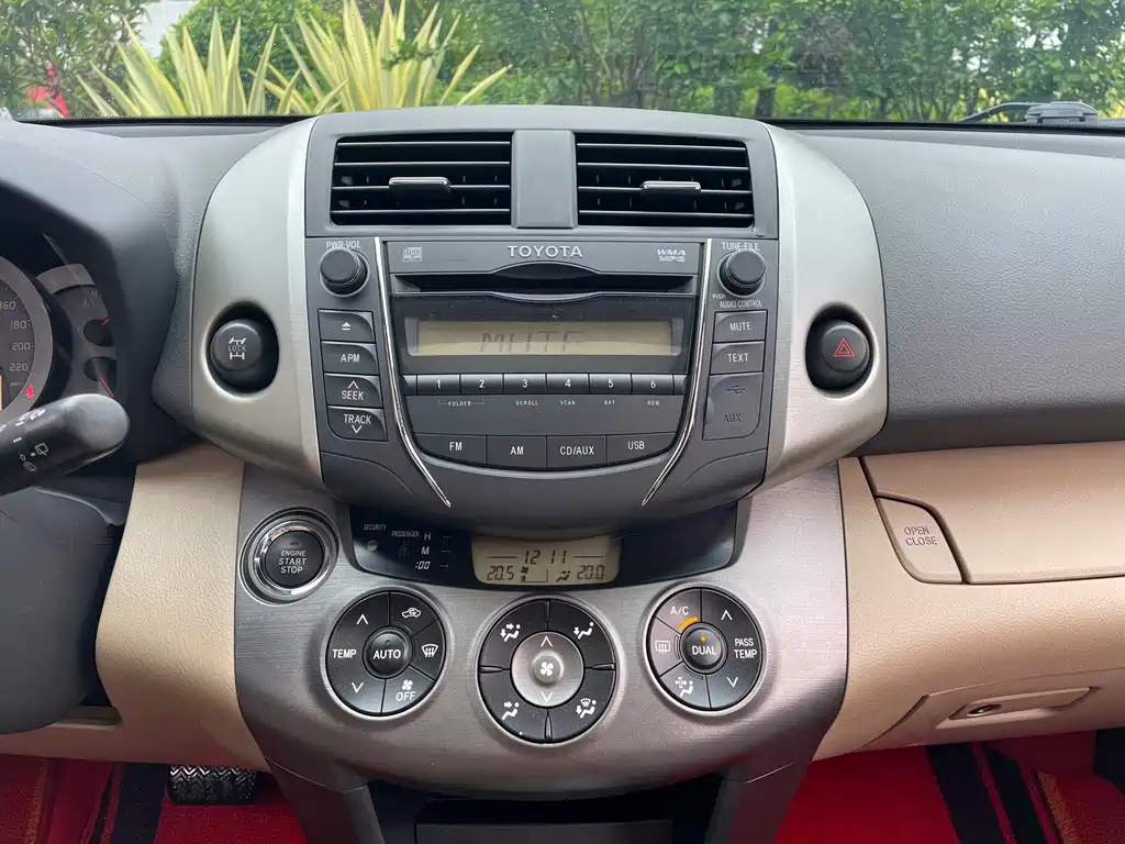 Toyota RAV4 — миниатюра 11
