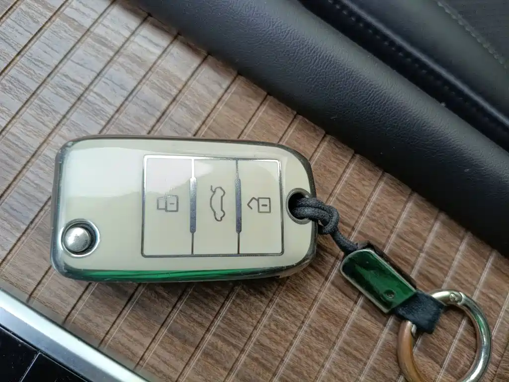 Roewe RX8 — миниатюра 9