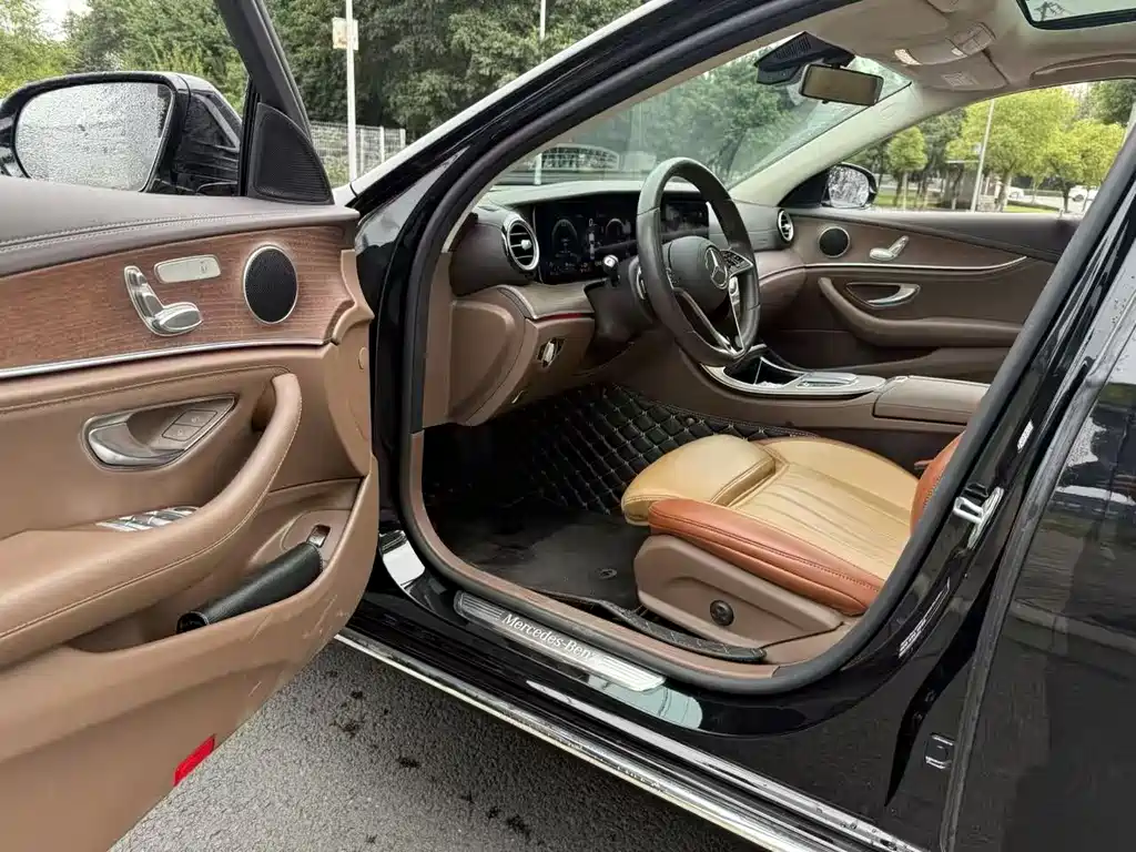 MERCEDES BENZ E CLASS