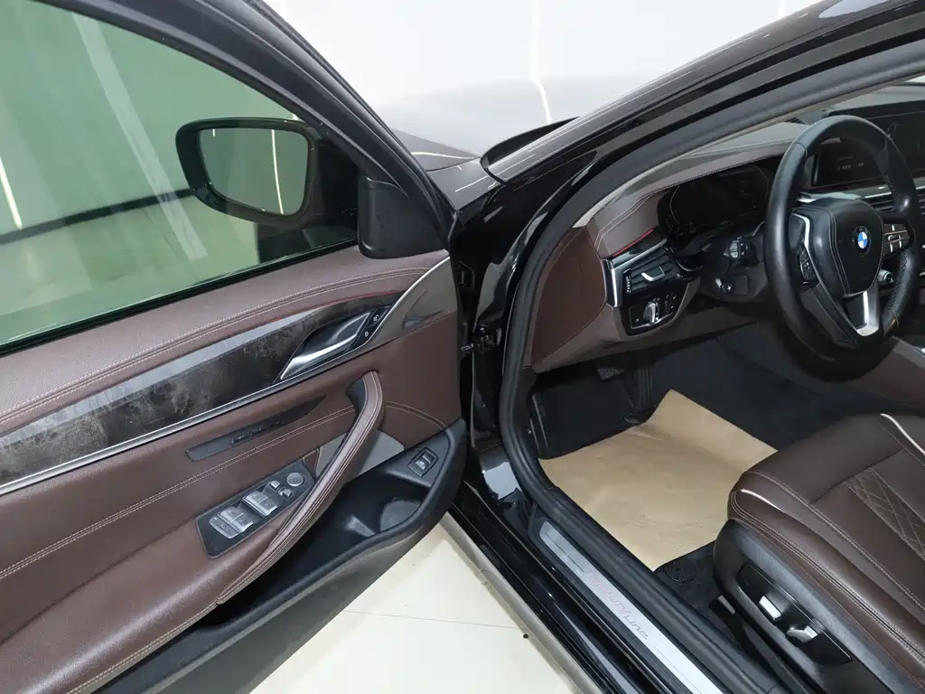BMW 5 Series — миниатюра 20