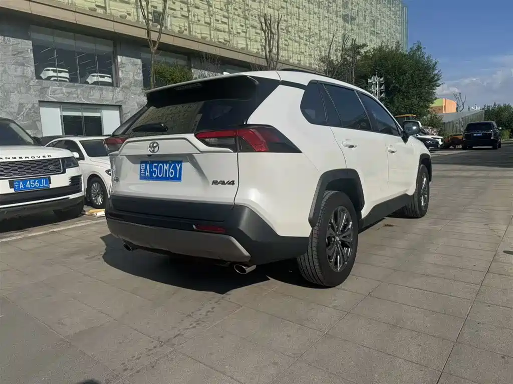 Toyota RAV4 2023 2.0L CVT Plus