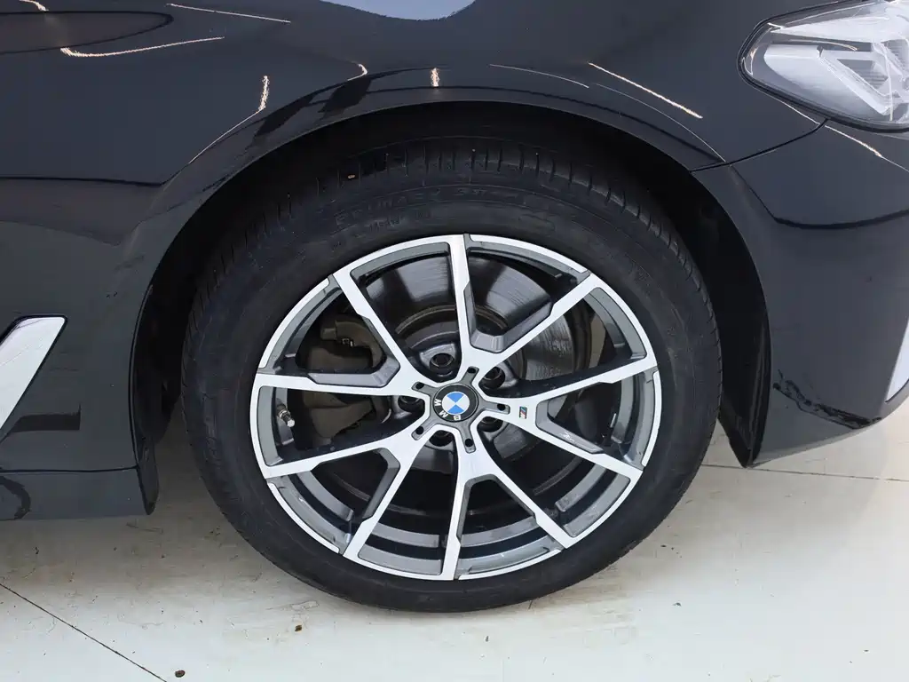 BMW 5 Series — миниатюра 30