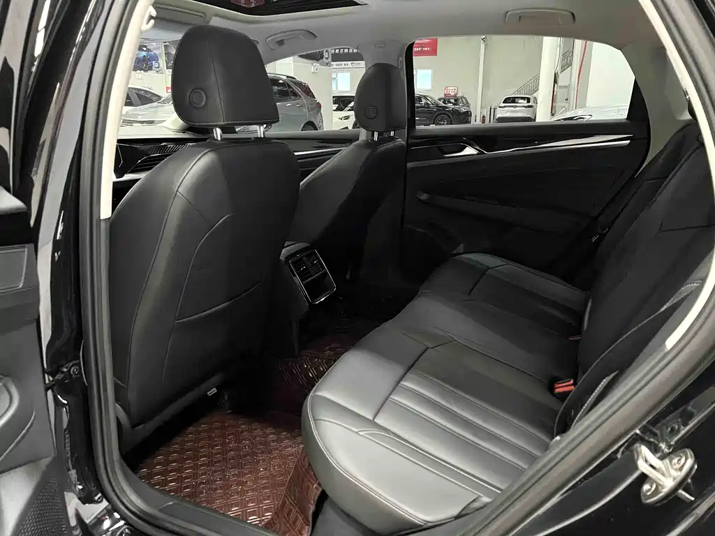 Volkswagen Passat 2023 280TSI