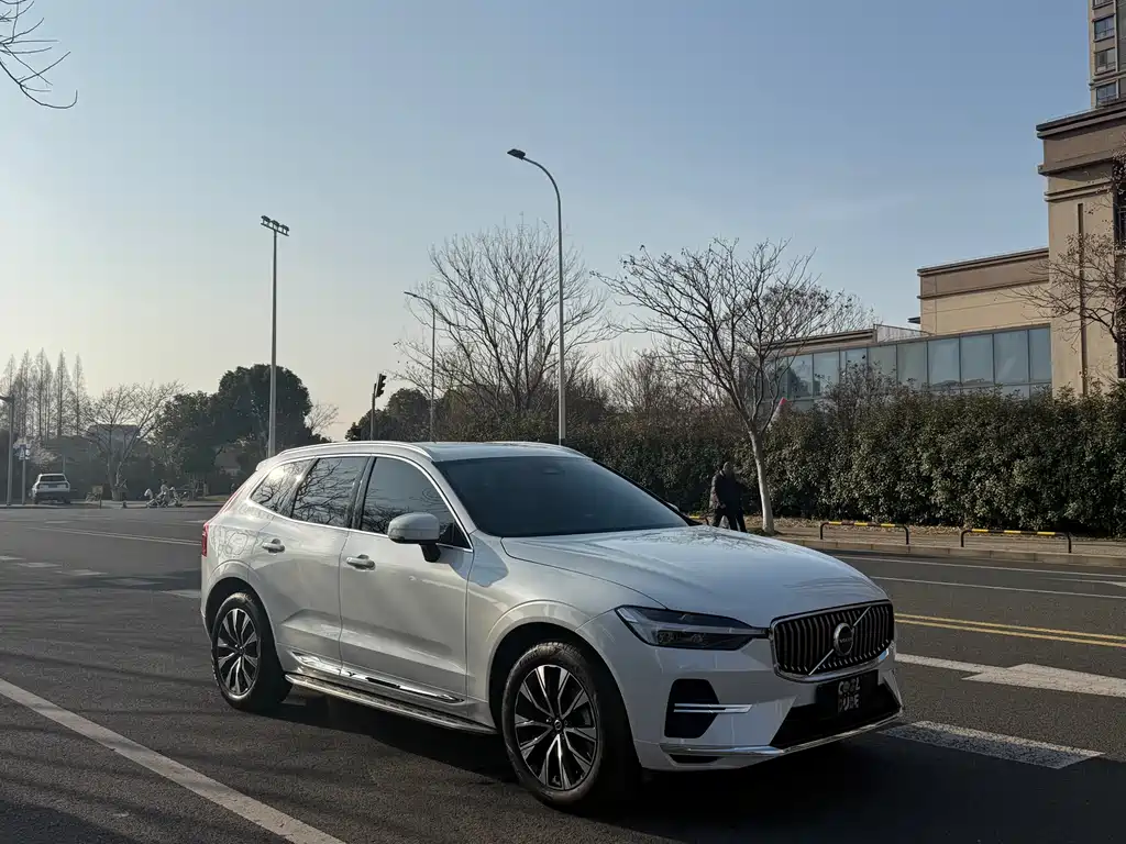 Volvo XC60 2023 B5 Luxury
