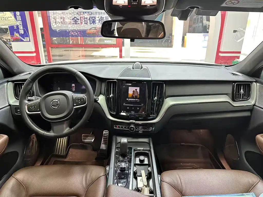 Volvo XC60 2022 B5 Luxury