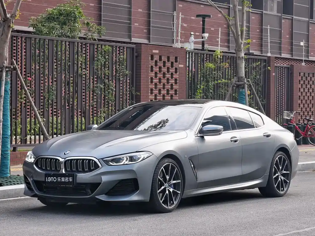 BMW 8 SERIES