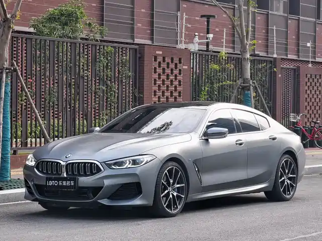 BMW 8 SERIES
