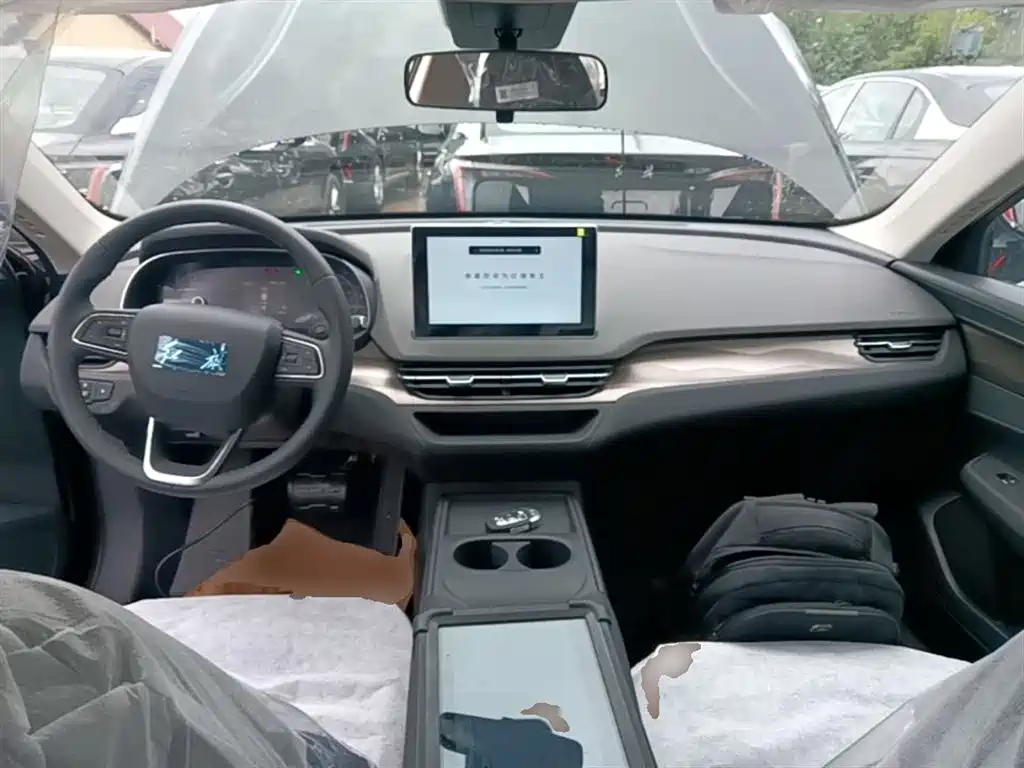 Hongqi E-QM5 2025 610km PLUS