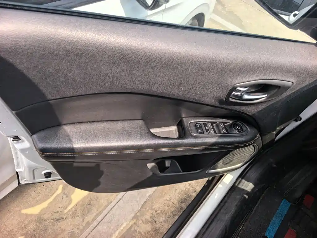 Jeep Compass — миниатюра 7