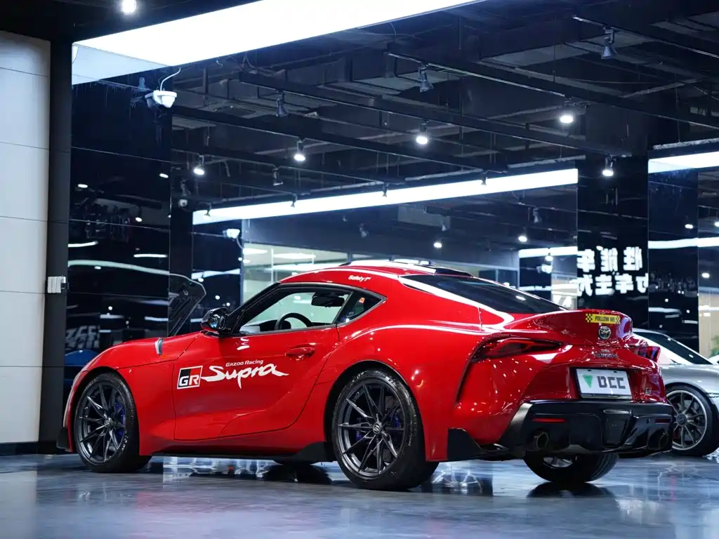 Toyota Supra — миниатюра 6