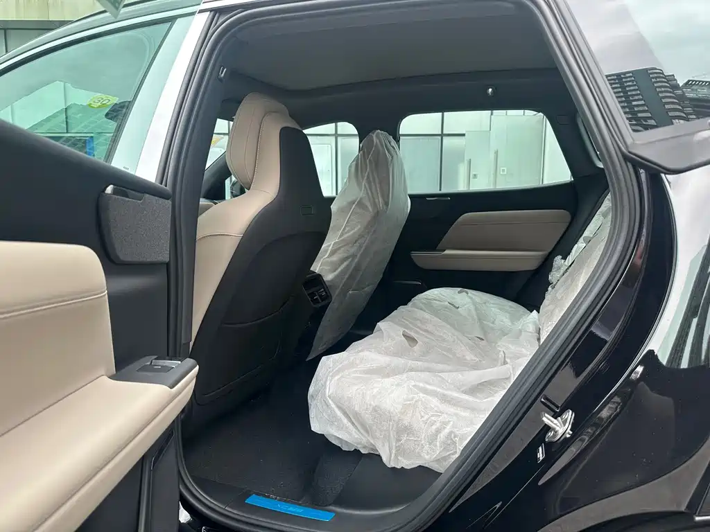 Volvo XC70 PHEV — миниатюра 9