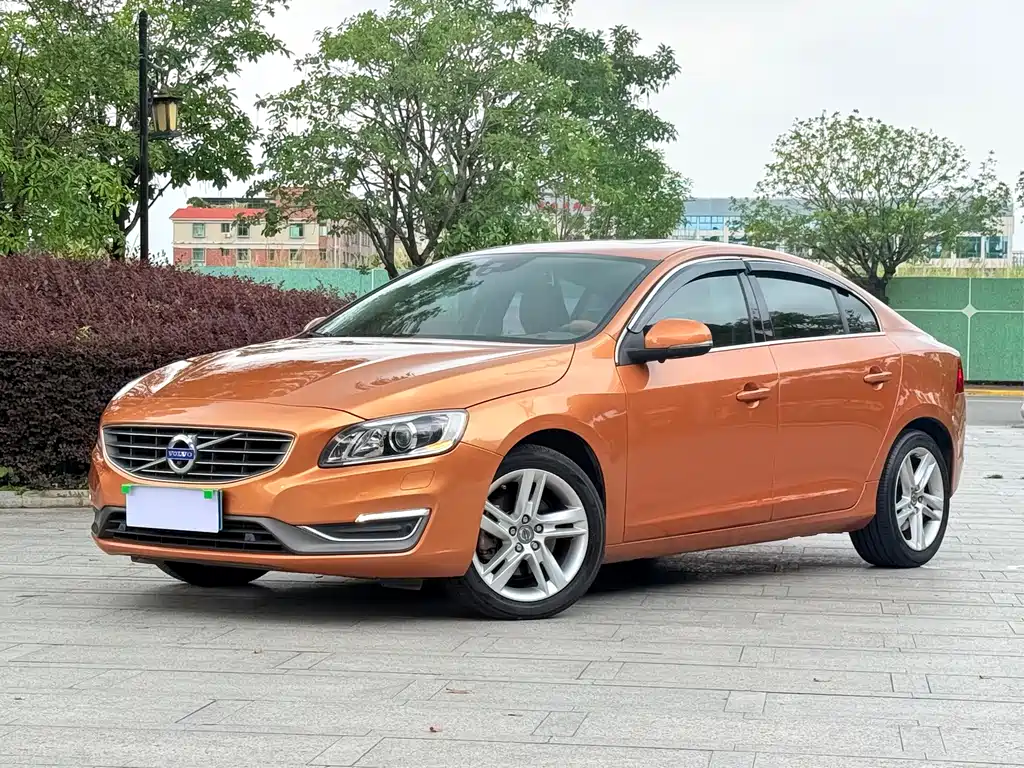 Купить Volvo S60
