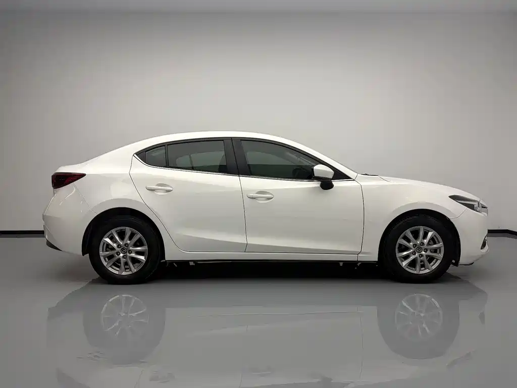 Mazda Mazda3 3 2017 1.5L AT Luxury V