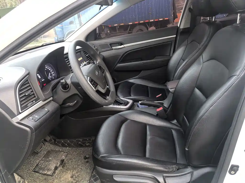 Hyundai Elantra — миниатюра 10