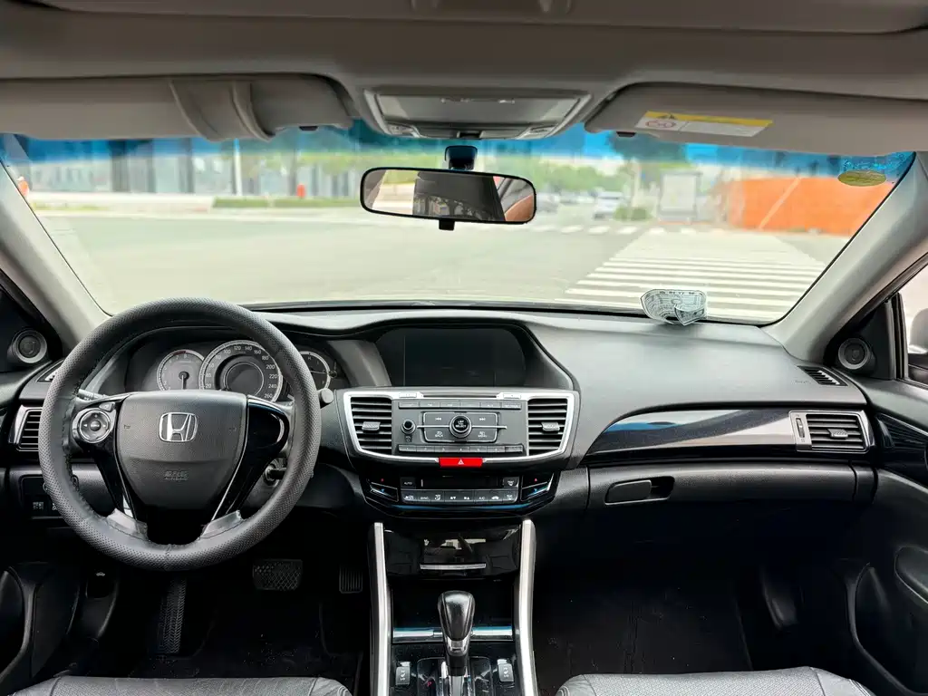 Honda Accord — миниатюра 6