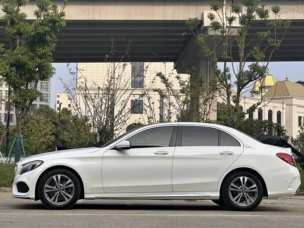 Mercedes-Benz C-Class — миниатюра 7