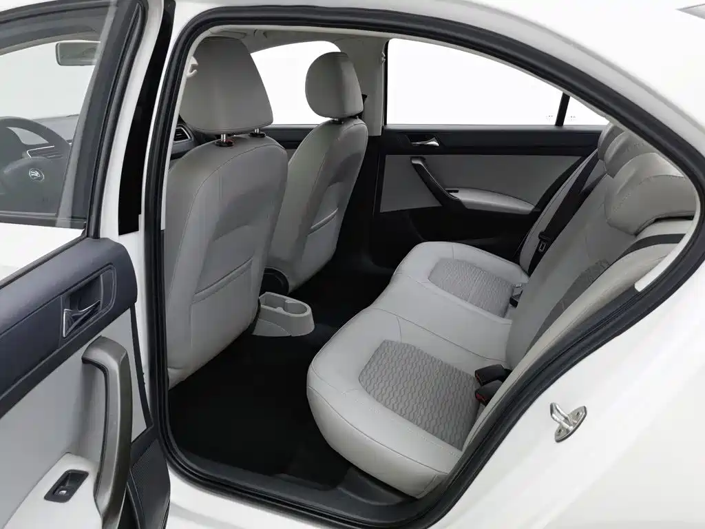 Skoda Rapid — миниатюра 15
