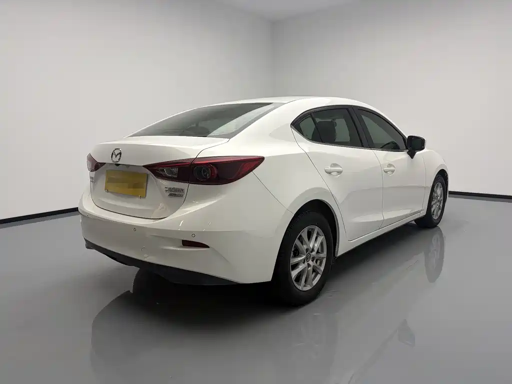 Mazda Mazda3 3 2017 1.5L AT Luxury V