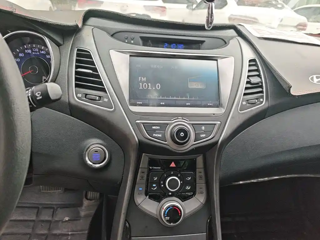Hyundai Elantra Langdong — миниатюра 13