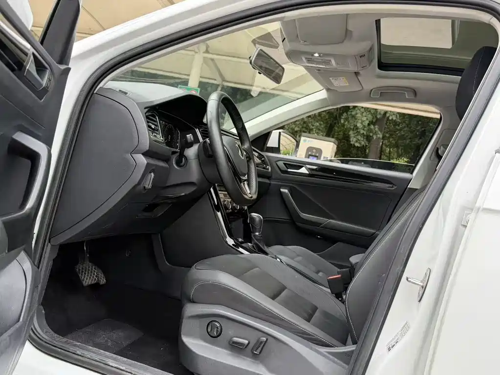Volkswagen T-Roc 2022 280TSI DSG PLUS