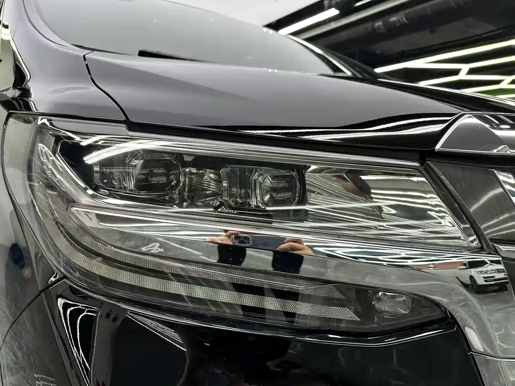 Toyota Alphard — миниатюра 17