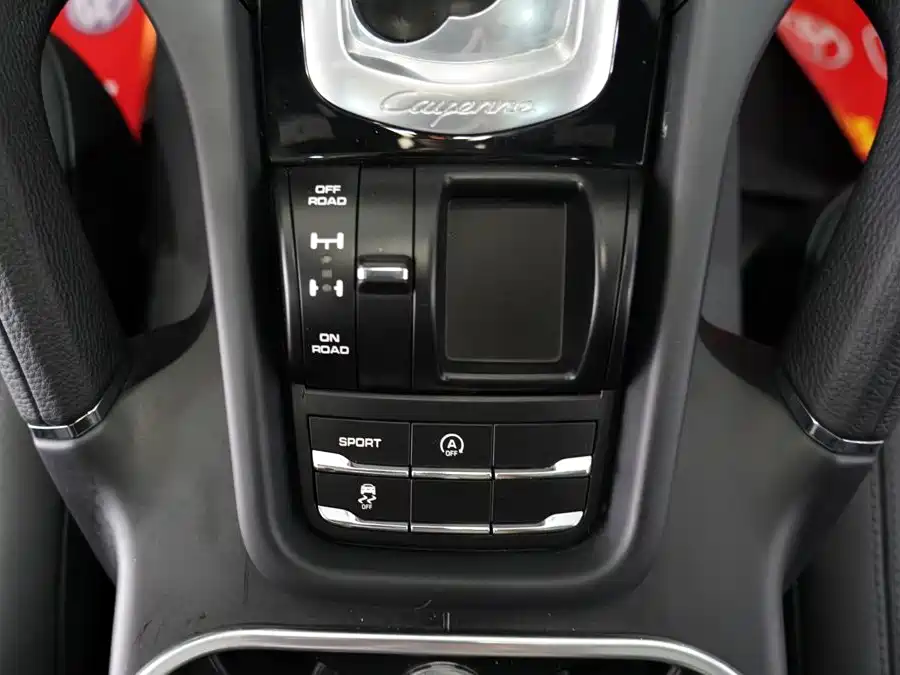 Porsche Cayenne — миниатюра 10