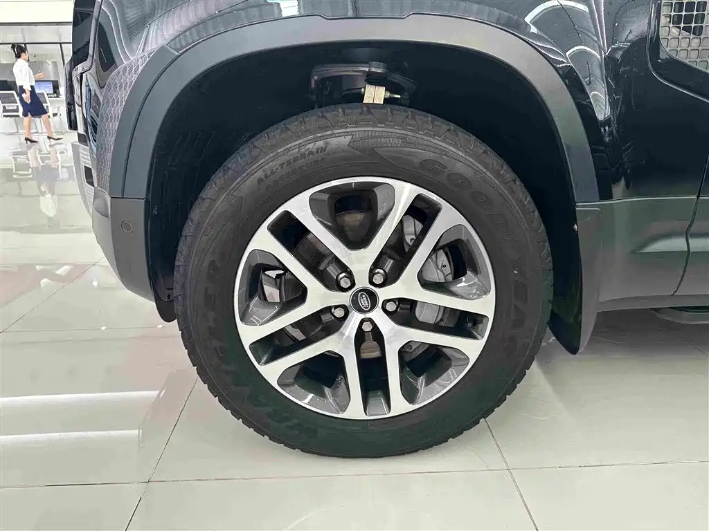 Land Rover Defender — миниатюра 4