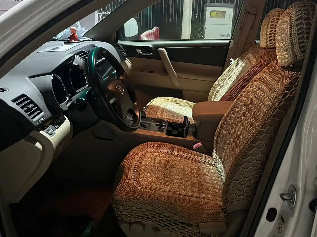 Toyota Highlander 2011 2.7L 5 мест Elite