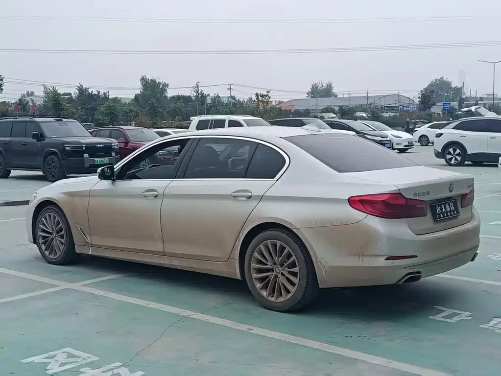BMW 5 Series — миниатюра 5