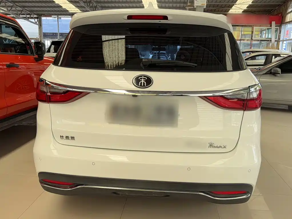 BYD MAX — миниатюра 7