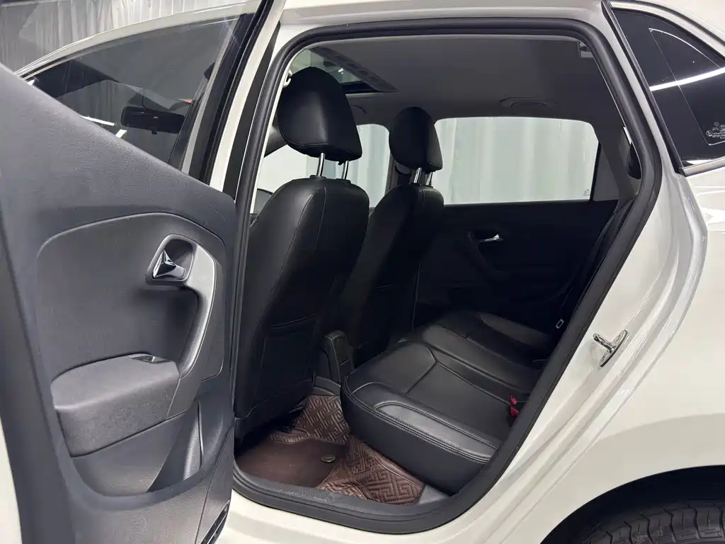 Volkswagen Polo 2018 1.5L AT