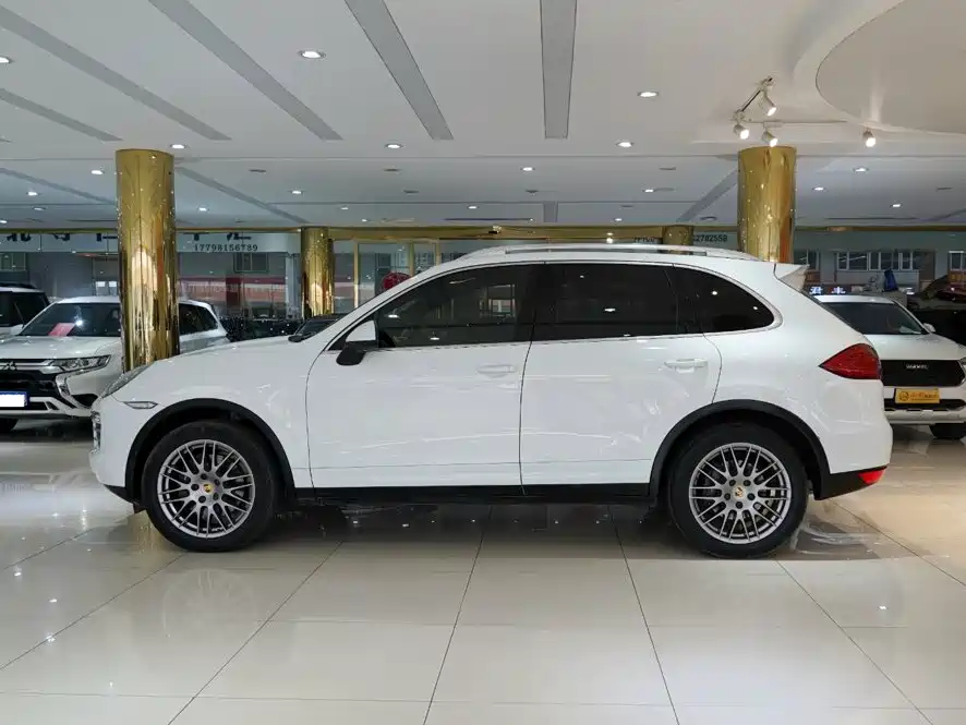 Porsche Cayenne — миниатюра 11