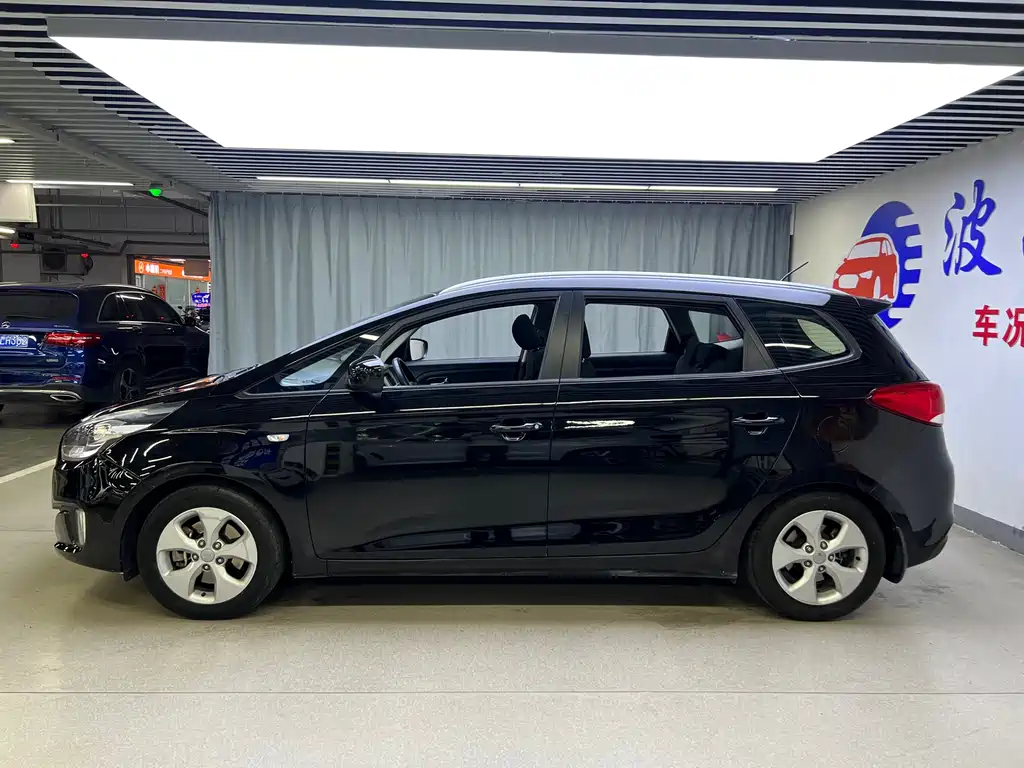 Kia Carens 2013 2.0L 7 мест AT Standard V