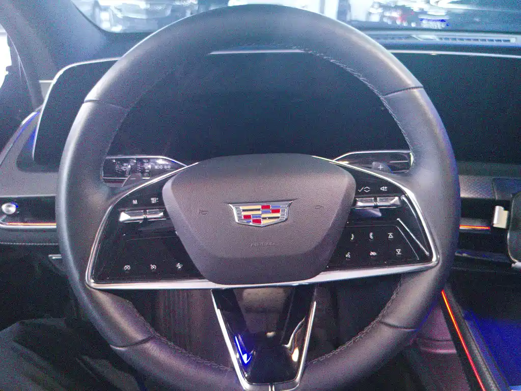 Cadillac XT5 — миниатюра 4